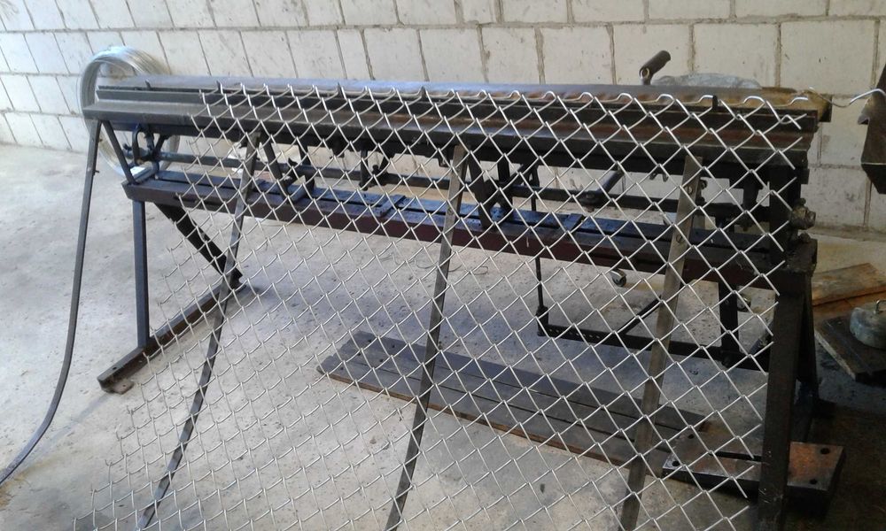 Maszyna do robienia siatki ogrodzeniowej.