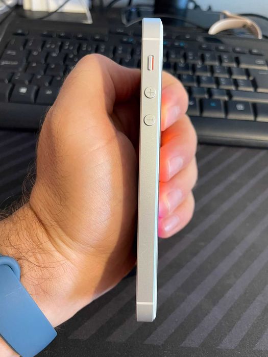 iPhone SE 1st Generation 16 GB, Like New64750719347843124