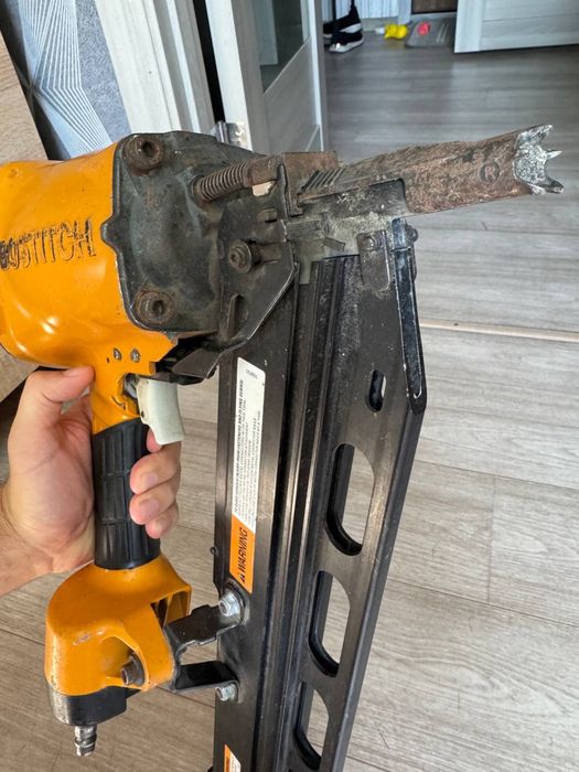 Пістолет цвяхів пневматичний Bostitch F21PL