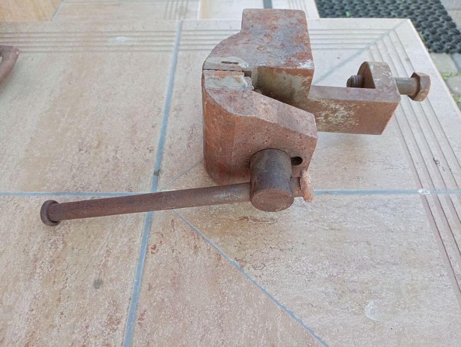 Тиски ,б/у ,рабочие - 450 грн.