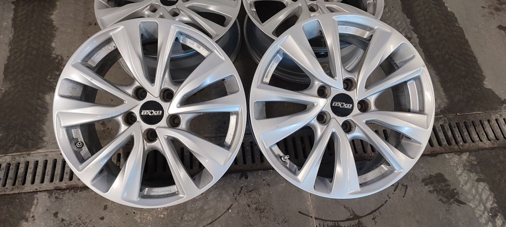 Felgi Aluminiowe Oxxo R17 5x114,3 ET 40, 7J komplet