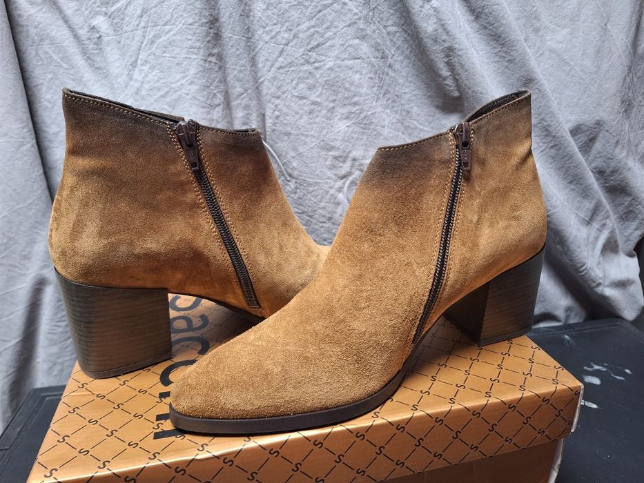 Botin de senhora em pele camurça