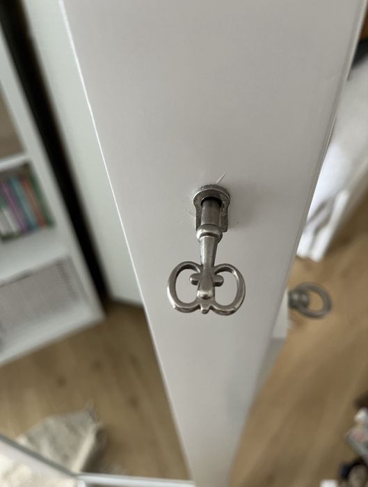 Espelho de corpo todo com arrumação