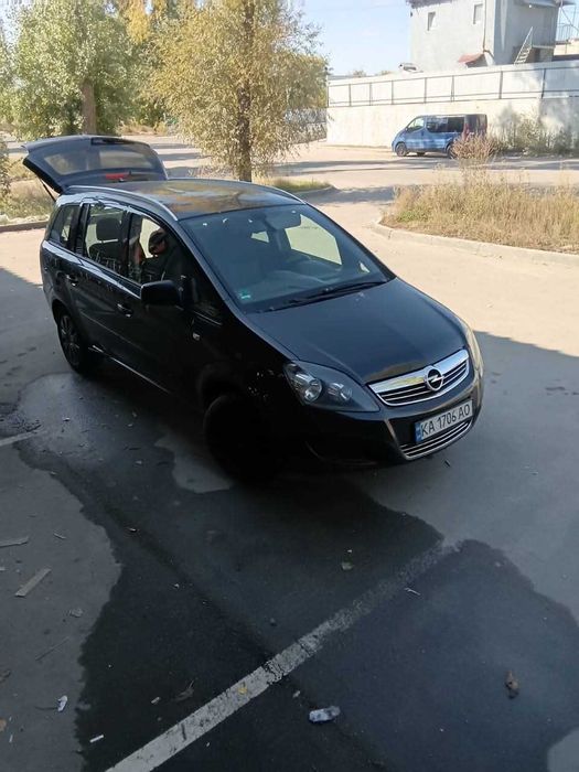 Opel Zafira — 2012 рік
