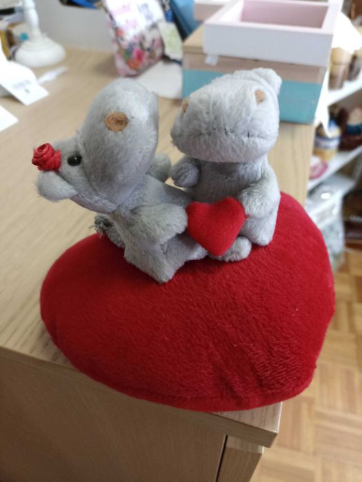 Coração com 2 peluches