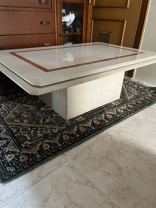 Mesa de centro em marmore