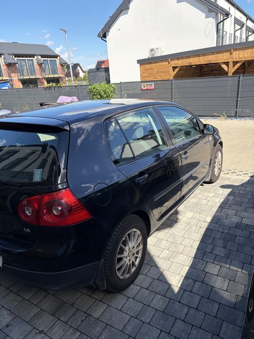 Golf 5 1.6 MPI  2004r.