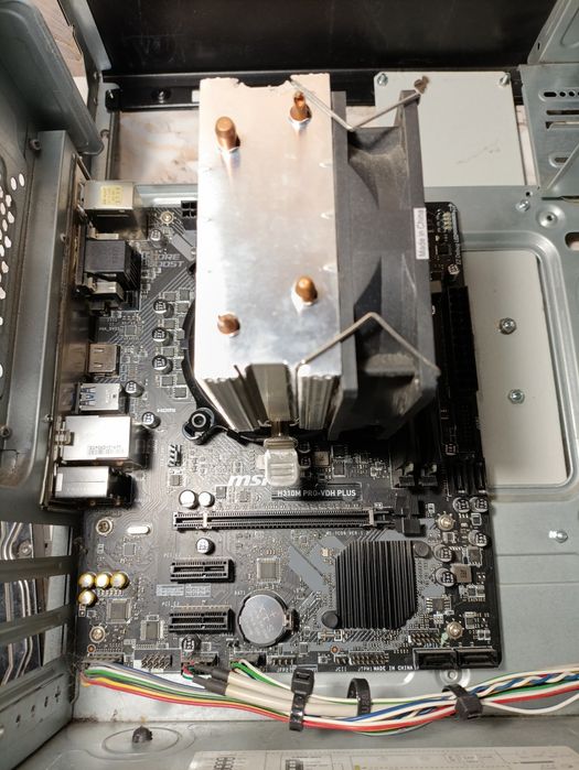 H310 I5 9400f Crusial Ballistics ddr4 16 gb 3000mhz