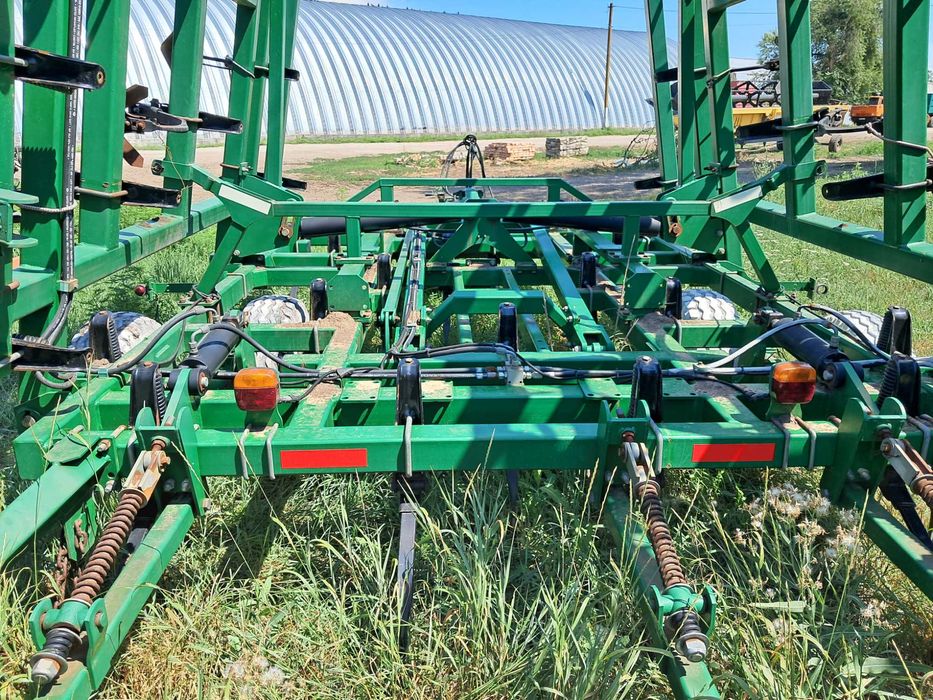Продам культиватор Great Plains 8308