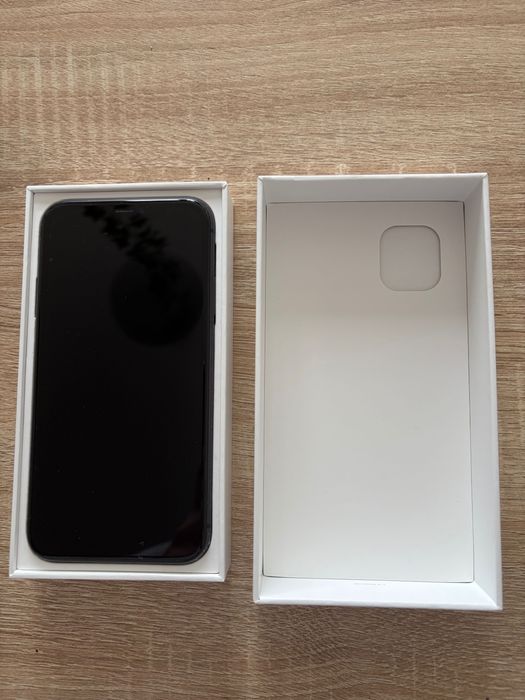 iPhone 11 64 GB Black - Zestaw z Akcesoriami