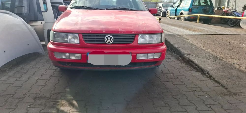 Lampa przednia prawa Hella Volkswagen Passat B4