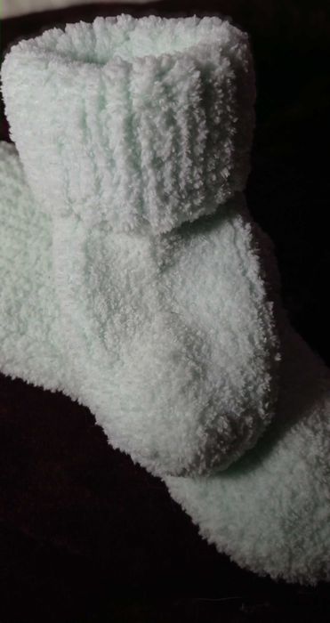 Вязаные детские носочки плюшевые