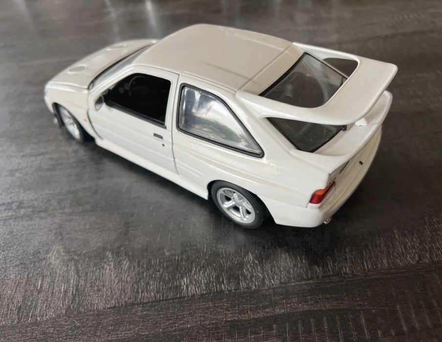 Escort RS Cosworth 1/18