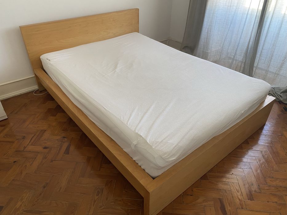 Estrutura de cama com estrado IKEA Malm