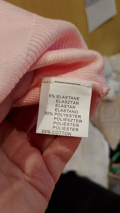 Sweterek z koronką,nowy