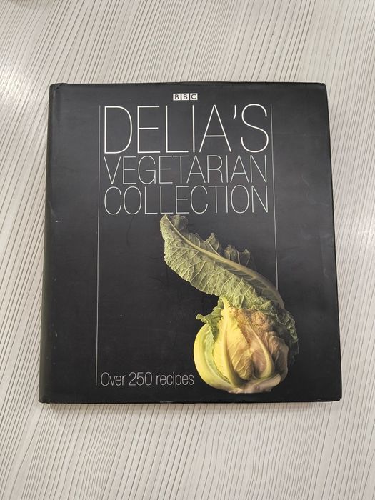 Англомовна кулінарна книга Vegetarian collection. Delia Smit