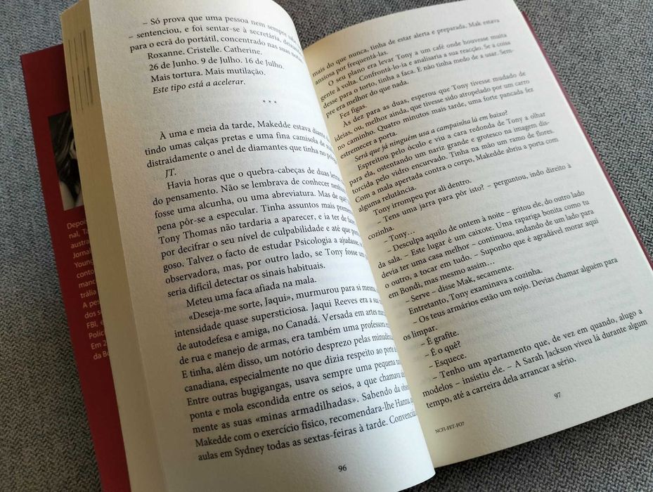 Livro "Fetiche" Tara Moss