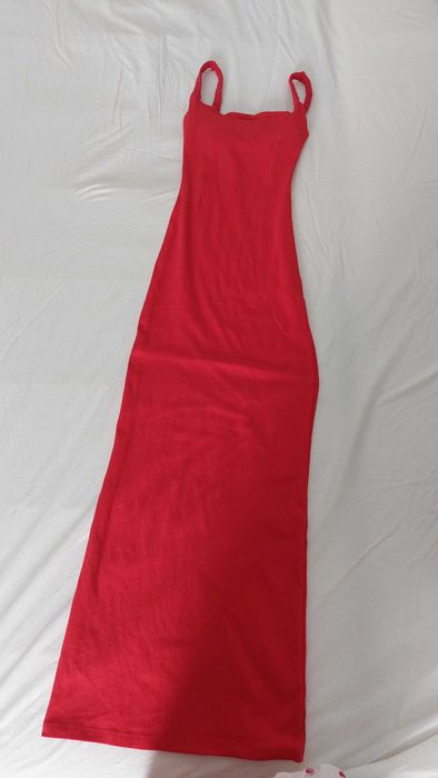 Czerwona sukienka maxi Bershka