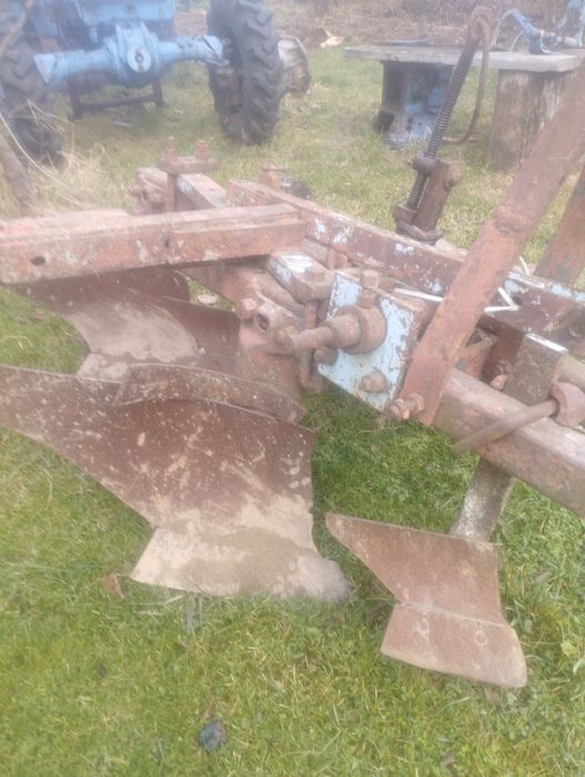Плуг 2 корпусний