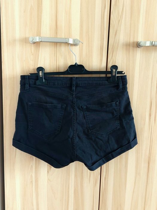 Krótkie czarne spodenki