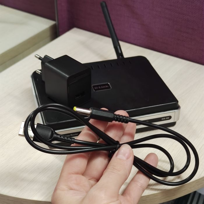 Продам Wi-Fi Роутер D-Link DIR-300+Кабель для живлення  від павербанку