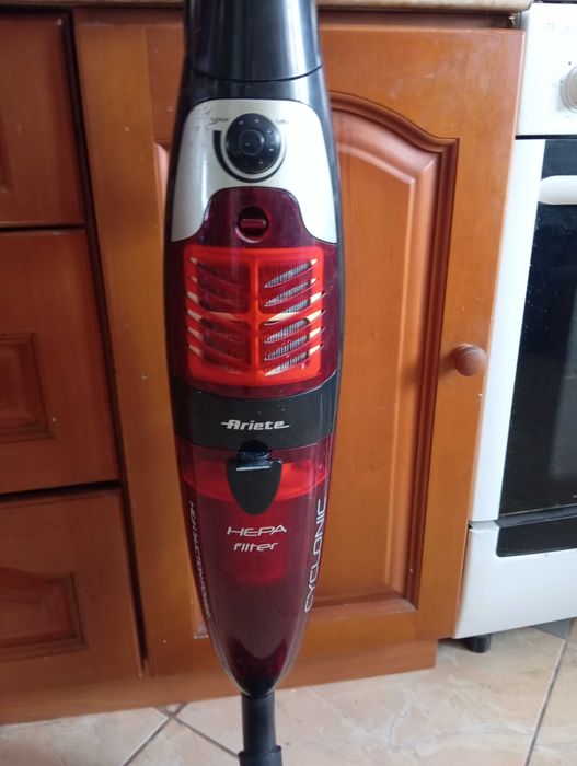 Продам вертикальный пылесос