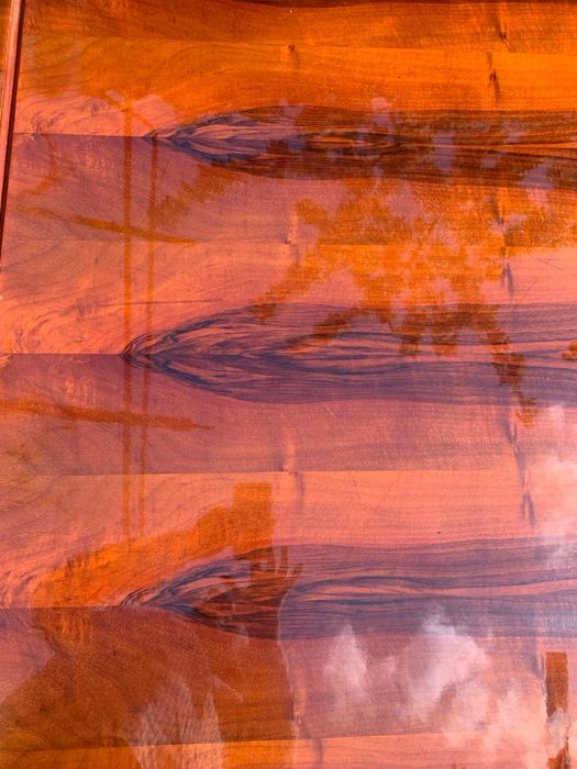 Стол обеденный полированный