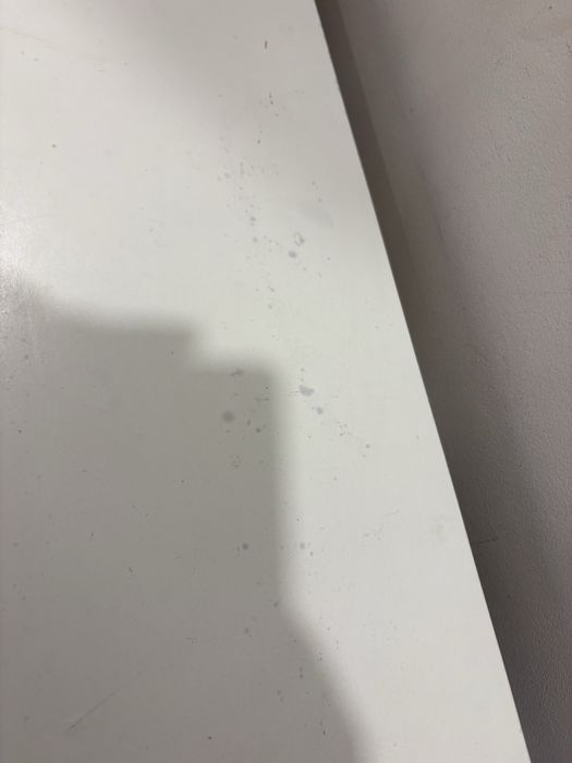 Biala komoda pojemna