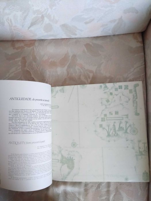 Livro "Portugal em selos 1984"