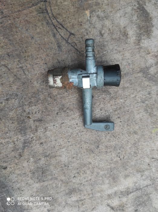 Kranik paliwa WSK garbuska z długim pokrętłem oryginał 2.77