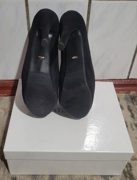 Продам жіночі туфлі на підборах