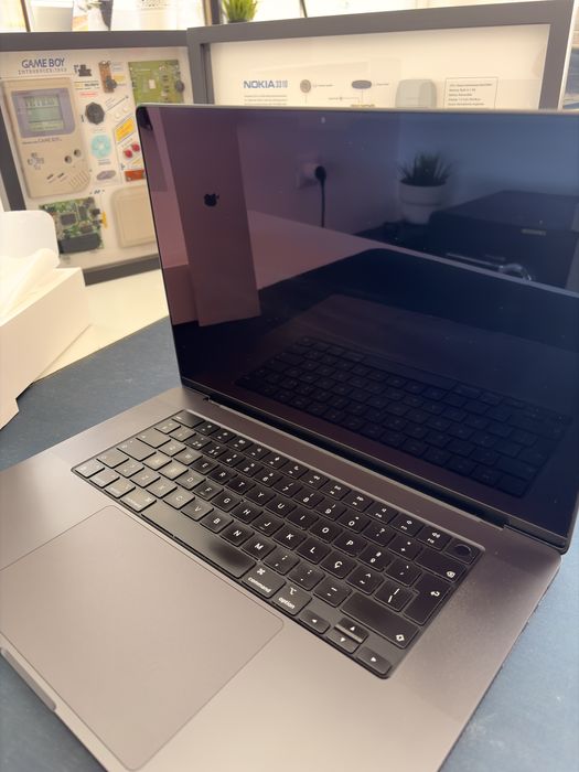 Macbook pro 16 (40c, 128gb ram , 2TB)