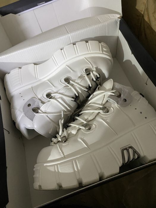 нью роки белые.