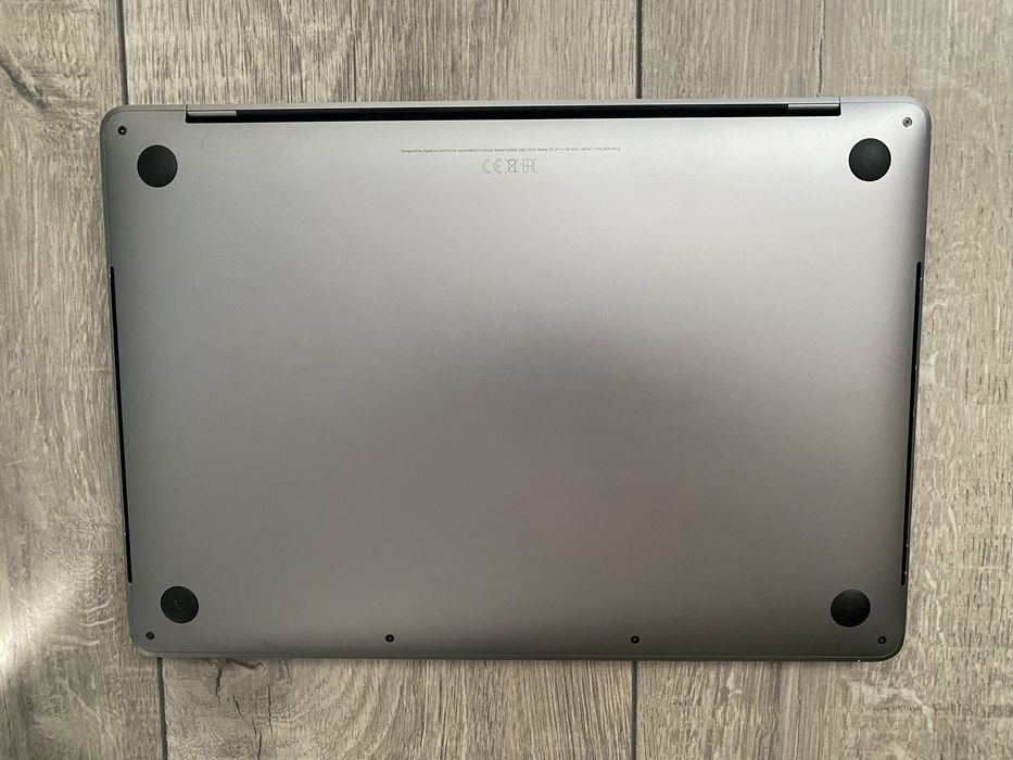 MacBook Pro retina 13 touchbar 2019 2.8 core i7/16/256 гарна батарея