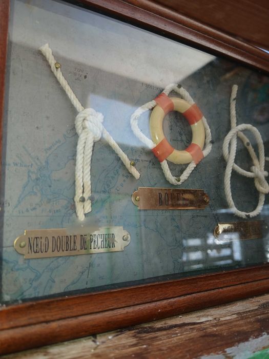 Quadro de madeira com nós