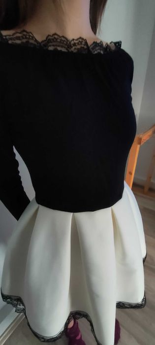 Sukienka biała z czarnym S-M