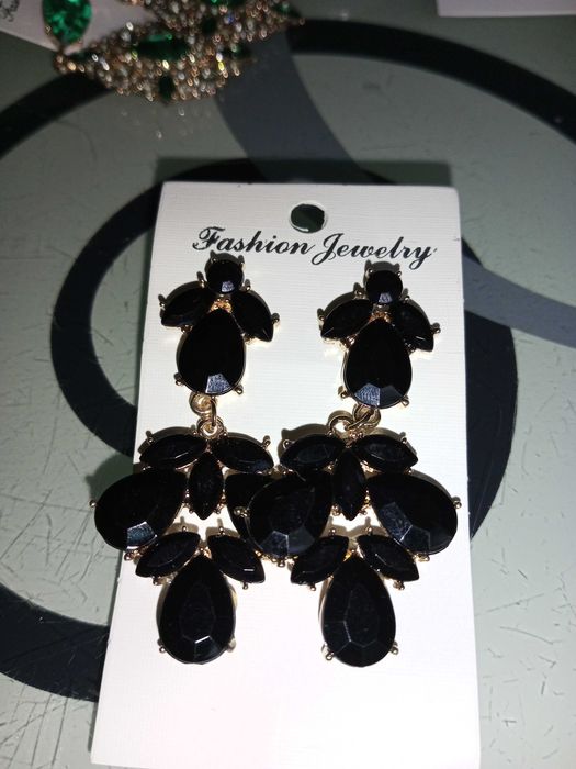 Продам ,різні , довгі сережки.