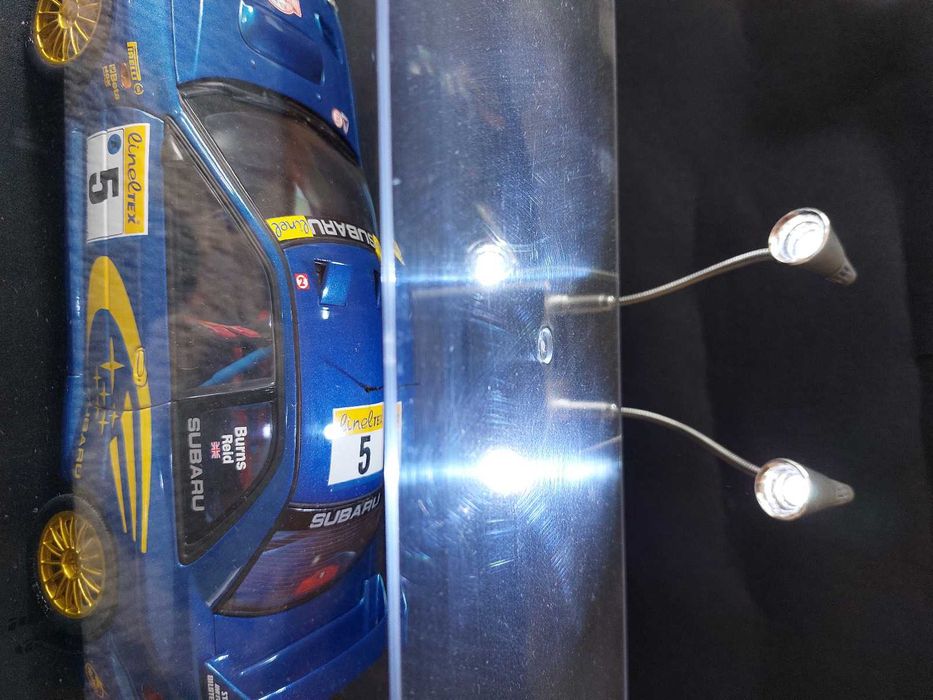Iluminação Vitrines para Miniaturas 1:18 TRIPLE9 Linlight Led