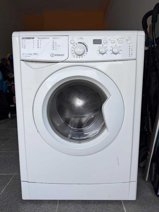 Máquina de Lavar Roupa Indesit 6kg – Excelente Estado