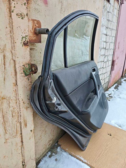 Mazda 6  хечбек дверь левая задняя