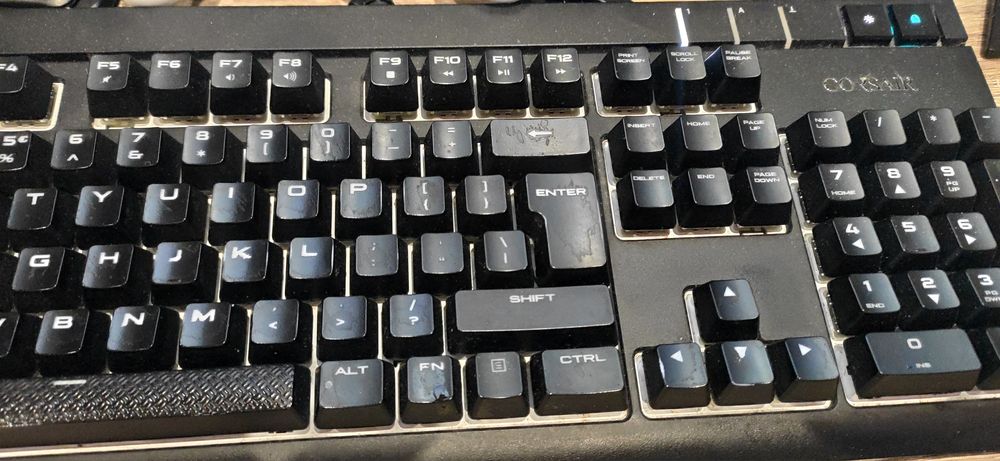 Клавиатура Corsair Strafe RGB