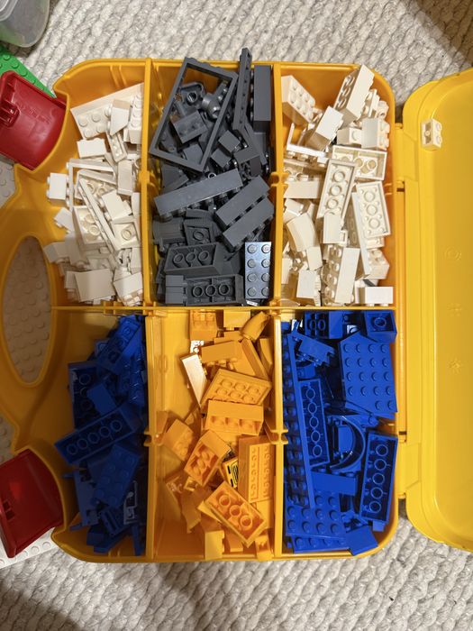 Zestaw klockow Lego i pudla