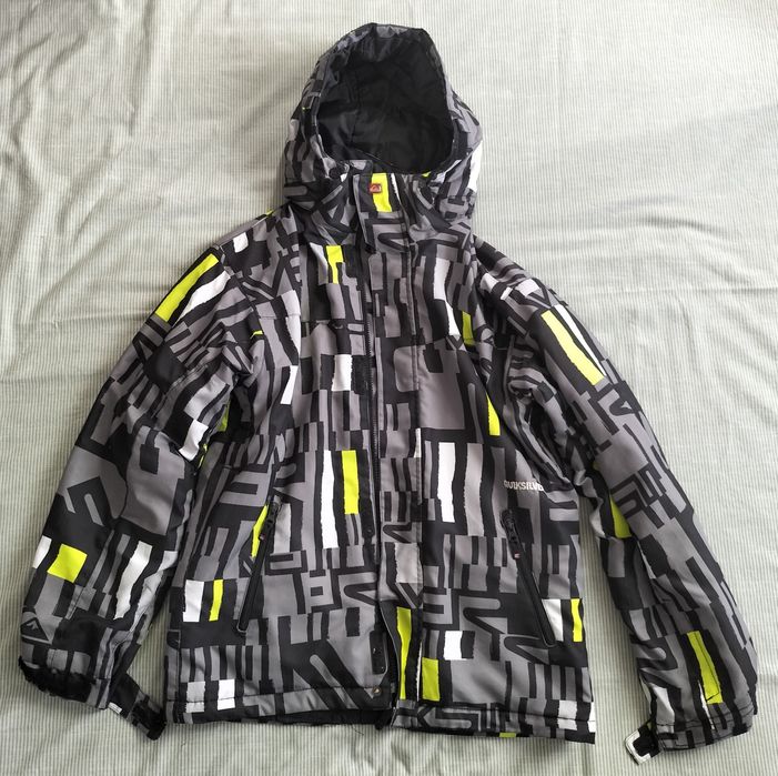 Casaco cinzento e preto com pontos verdes, tamanho M