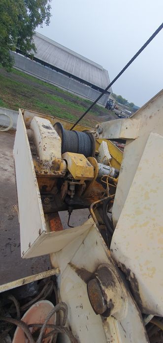 Автокран на базі МАЗ