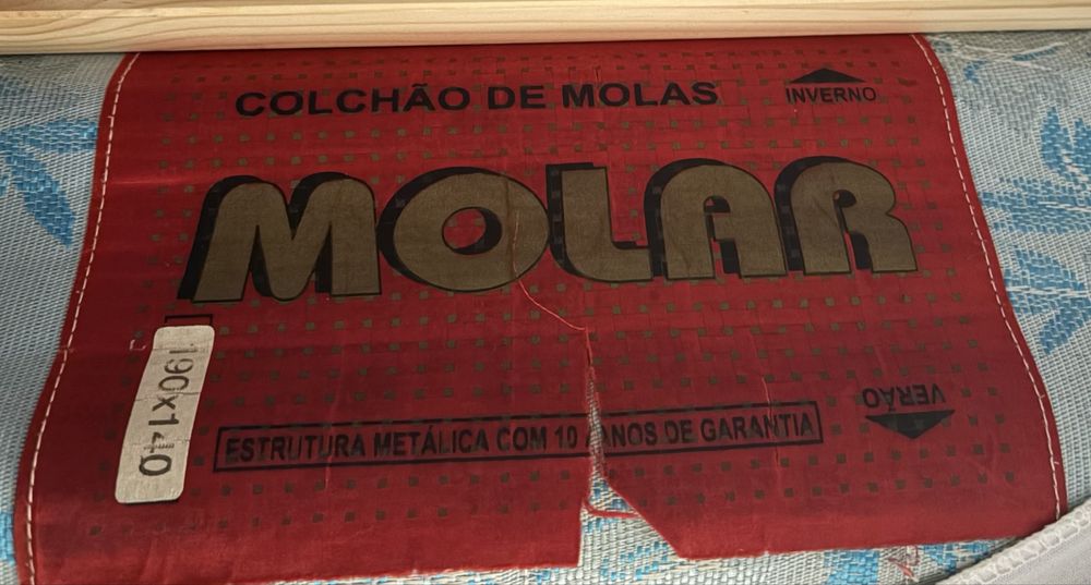 Conjunto de Quarto Estilo Clássico / Provençal – Madeira com Tampos em Mármore