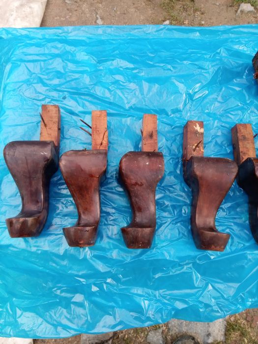 Vendo pés para moveis antigos