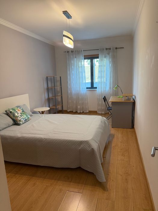 Alugo quartos Santarém