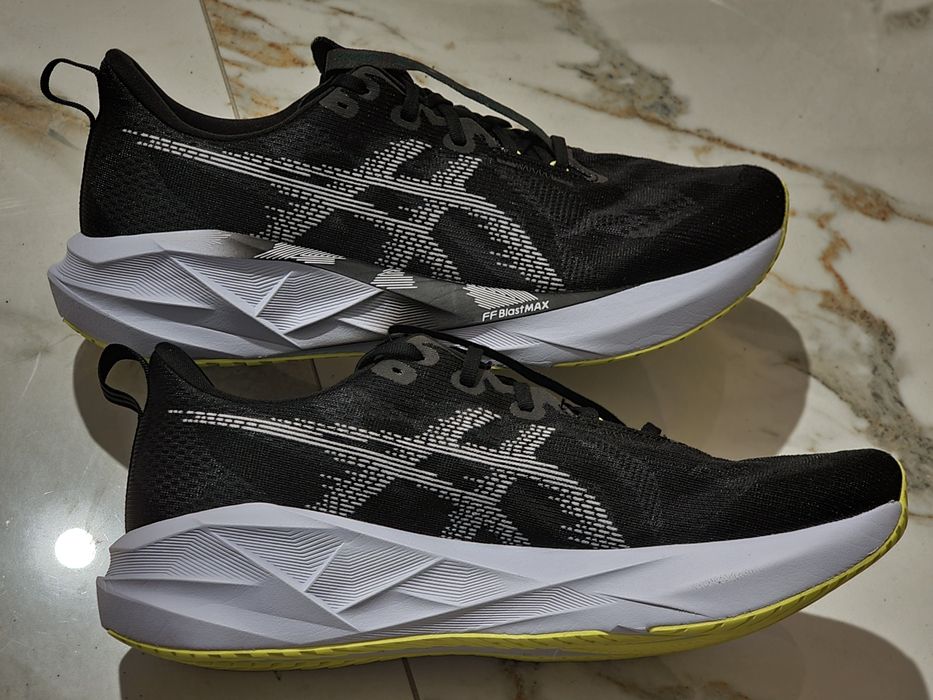 Оригінал 100% чоловічі кросівки asics novablast 5  eur 48