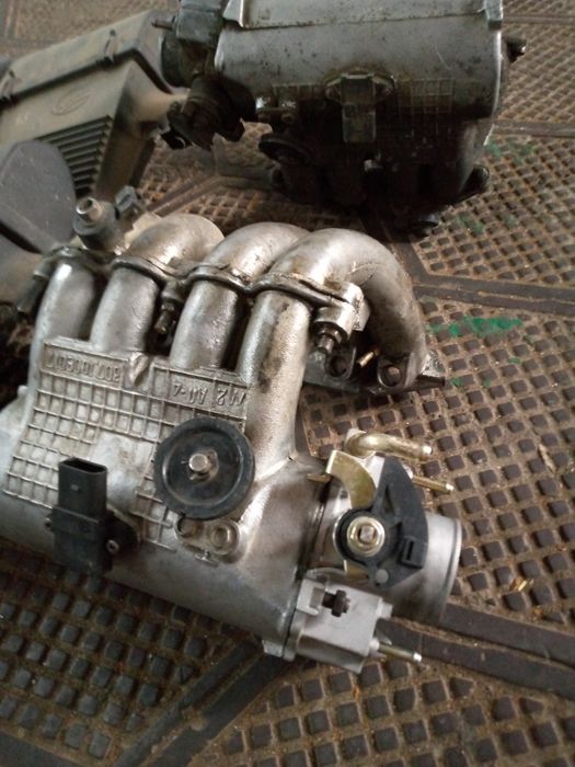 Коллектор впускной  таврия славута сенс. Инжектор  славута сенс ланос