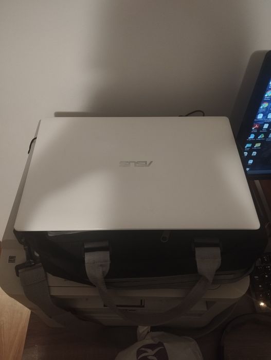 Portátil asus...